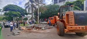 Obras Públicas demolió por completo el monumento masónico tras fuertes críticas - La Clave