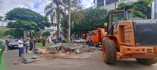 Obras Públicas demolió por completo el monumento masónico tras fuertes críticas - La Clave
