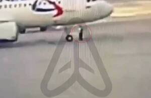 Cuando no es tu hora…: a un fulano ¡lo atropelló un avión! y podrá contar la historia cuando se despierte