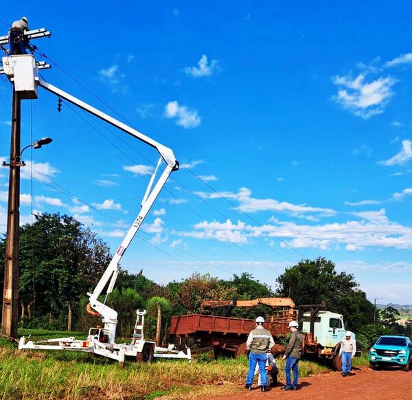 Más de 4.000 clientes de Itapúa con mejor calidad del servicio eléctrico mediante tareas de ANDE - .::Agencia IP::.