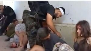 Difunden imágenes de mujeres secuestradas