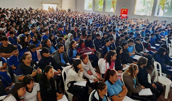 Programa de prevención del suicidio y bullying impacta positivamente en jóvenes de Eusebio Ayala