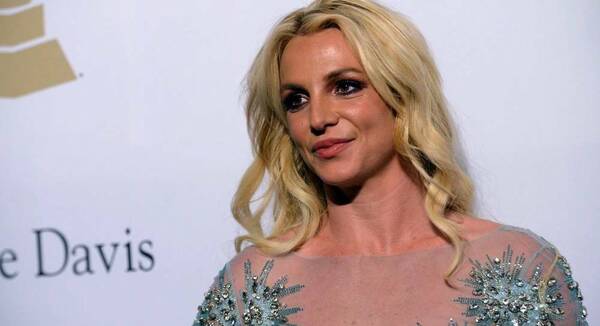 [VIDEO] ¡Lo hizo de nuevo! Britney Spears se grabó nadando opívo