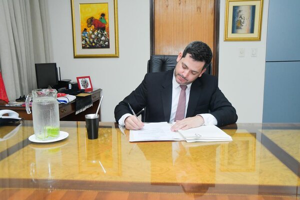 Sacan de Diputados a funcionario que sería nexo entre "Tío Rico" y Giuzzio - ADN Digital