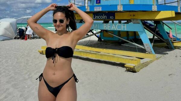 [GALERÍA] ¡Mamau! Periodista se destapó en las playas de "Mayami"
