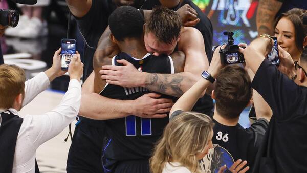 Doncic e Irving golpean primero