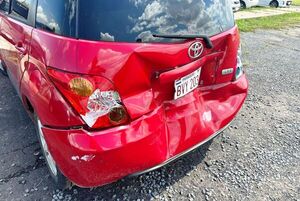 POLICÍA SE PICHÓ PORQUE SU EX YA TIENE OTRO Y SE FUE A CHOCAR POR SU AUTO