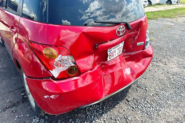 POLICÍA SE PICHÓ PORQUE SU EX YA TIENE OTRO Y SE FUE A CHOCAR POR SU AUTO