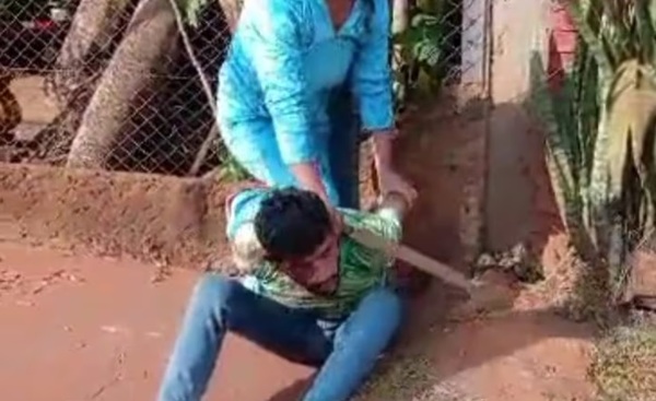 Vecinos detuvieron a supuesto ladrón a machetazos - Noticiero Paraguay