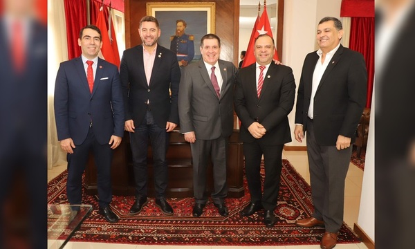 Políticos de Coronel Oviedo concretan adhesión al oficialismo tras encuentro con Cartes - OviedoPress