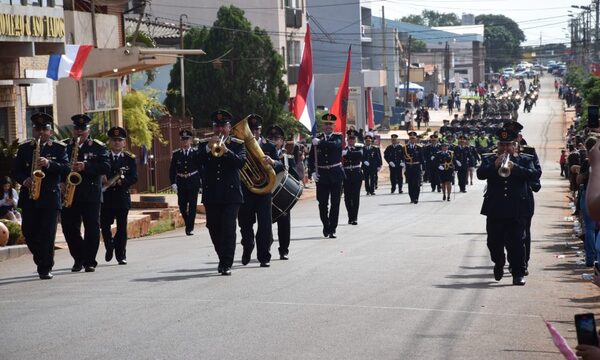 Desfile patrio contó con la participación de la Policía Nacional