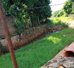 Carapeguá: denuncian que Municipalidad no atiende pedido de limpieza del arroyo Capilla  - Nacionales - ABC Color