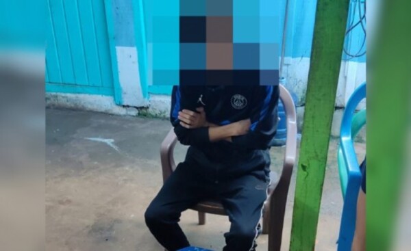 Imputan a joven que maltrataba y retenía la fuerza a española