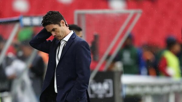 Barra brava de Liga de Quito amenazan al entrenador