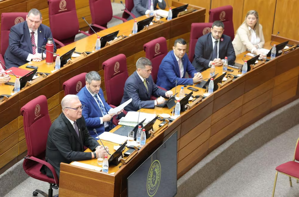 "Creo que el fiscal general hizo un 10 a 0 el día de ayer", afirmó senador Barrios - Unicanal