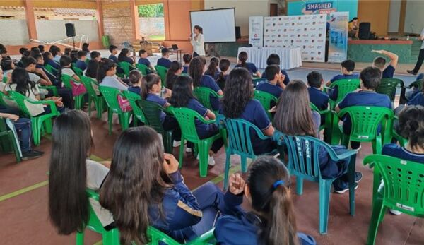 Capacitan a docentes, estudiantes y padres sobre la prevención del consumo de drogas
