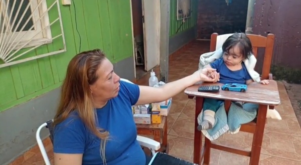 Madre, echada de su trabajo, ruega ayuda para el tratamiento de su hijo - La Clave