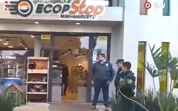 Delincuentes hurtaron “tranquilamente” dinero de un cajero automático en Ypané - ADN Digital
