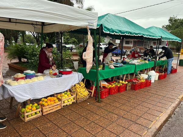 FERIA DE LA AGRICULTURA FAMILIAR EN CAMBYRETÁ SE REALIZA FRENTE A LA MUNICIPALIDAD - Itapúa Noticias