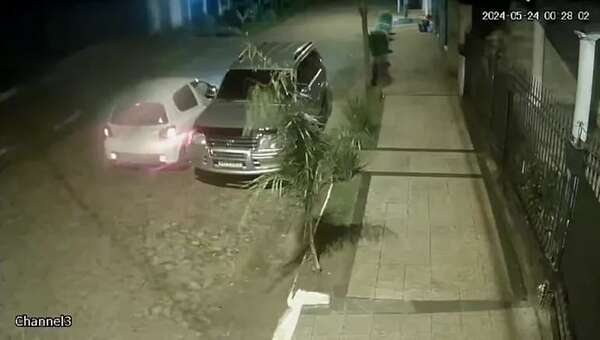 Video: así le robaron su camioneta a un exfutbolista de Olimpia - Policiales - ABC Color