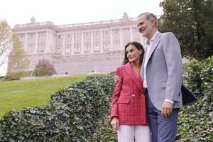 Felipe VI y Letizia cumplen 20 años de casados, ¡mirá la foto de la boda en la portada de ABC hace dos décadas! - Gente - ABC Color