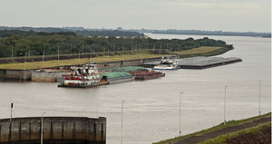 Esclusa de navegación de la EBY facilitó paso de más de 66 mil toneladas de mercancías de exportación - .::Agencia IP::.