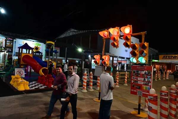 Constructecnia 2024: Hoy se inaugura pabellón de viviendas y obras y mañana se realiza la feria de empleo - Economía - ABC Color