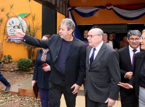 Ministro Diesel se reunió con autoridades departamentales de Alto Paraná