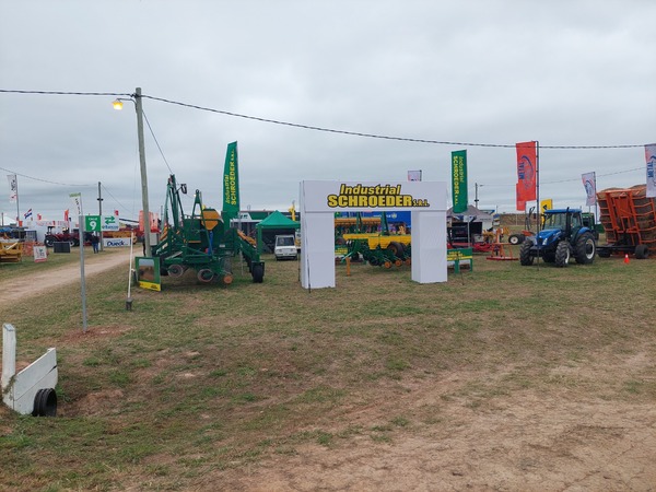 Industrial Schroeder S.R.L destaca su trayectoria y maquinaria de alta calidad en la Expo Pioneros