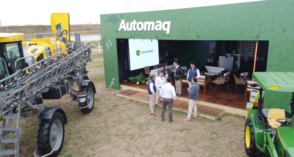 Automaq – JOHN DEERE y Nuestro Suelo: Firman acuerdo en Expo Agropecuaria