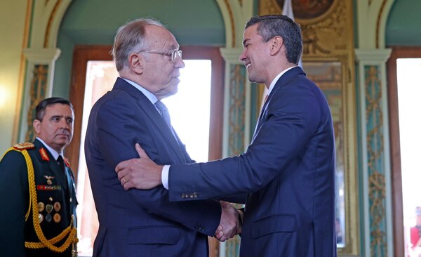 Pe帽a recibe cartas credenciales del nuevo embajador de Argentina en Paraguay - Revista PLUS