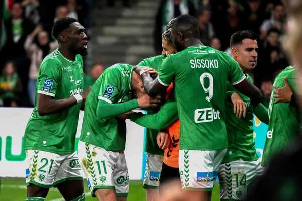 El Saint-Étienne hace valer el peso de la historia y se jugará el ascenso con el Metz - Fútbol Internacional - ABC Color