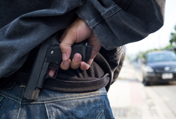 Hombre es herido en violento asalto en Arroyos y Esteros