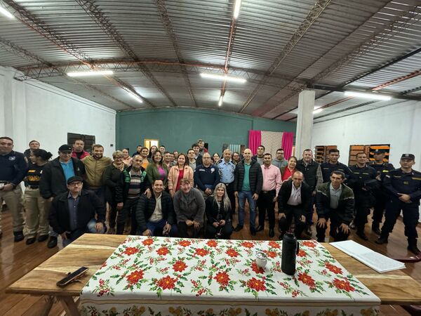 Vecinos se reunieron con el director de Policía y el intendente de Cambyretá