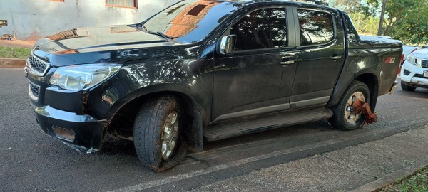 Conductor huyó tras causar destrozos en rotonda en el "Ex Distrito"