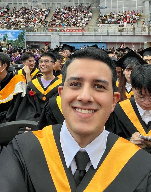 Joven de Concepción se gradúa en la Universidad Nacional de Taiwán