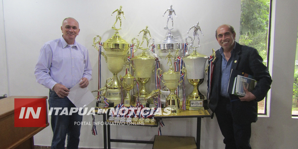 MUNICIPALIDAD DE SAN JUAN DEL PNÁ ENTREGÓ APORTES A LA ASOCIACIÓN DE FÚTBOL - Itapúa Noticias