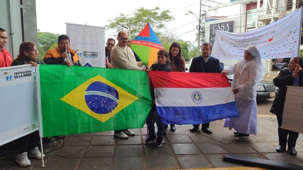 Pandorga latinoamericana cruzó el Puente de la Amistad al Brasil