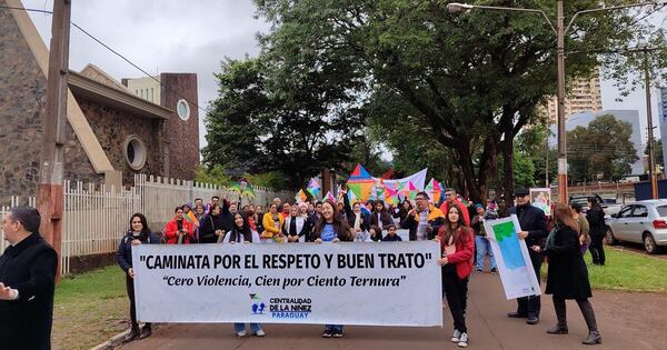 La Nación / Caminata “Huellas de ternura” contra la violencia hacia los niños culminó en CDE