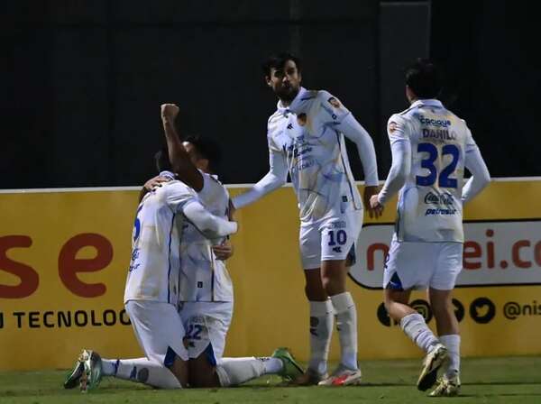 Guaraní vs. Sportivo Luqueño: Un penal le da la victoria a los auriazules - Fútbol - ABC Color