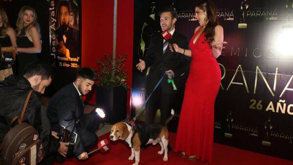 Marcelo Antúnez asistió a la gala de los "Paraná" con su perro