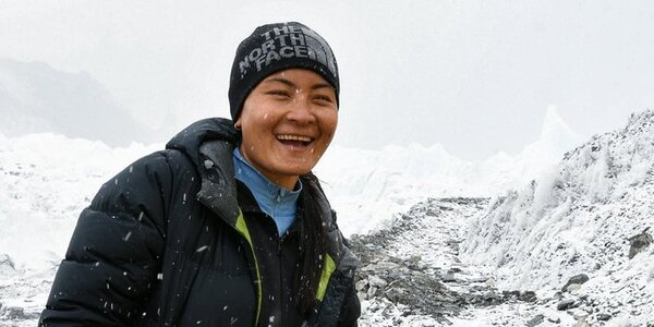 Subió al Everest en 14 horas y marcó récord mundial femenino