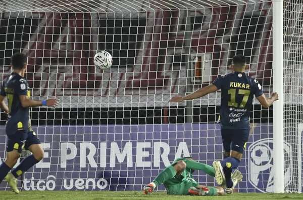 Olimpia vs. Trinidense: El “Triki” acaba con la ilusión franjeada - Fútbol - ABC Color