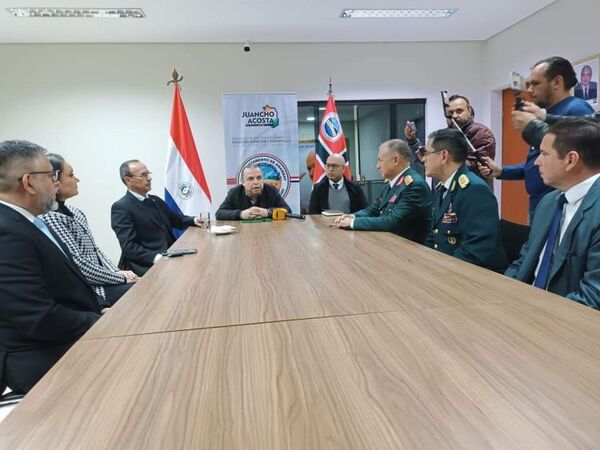 El ministro de Defensa Nacional, general Oscar González, ofreció una conferencia magistral en el salón auditorio de la Gobernación de Amambay