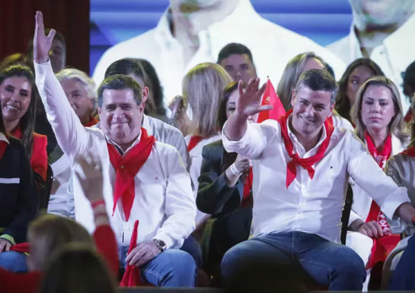Horacio Cartes convoca a Peña y Ministros a rendir cuentas en la ANR