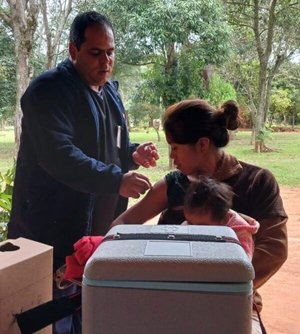 Profesionales de la USF Santa Lucía de Itakyry asisten a familias de la Colonia Pilikokue