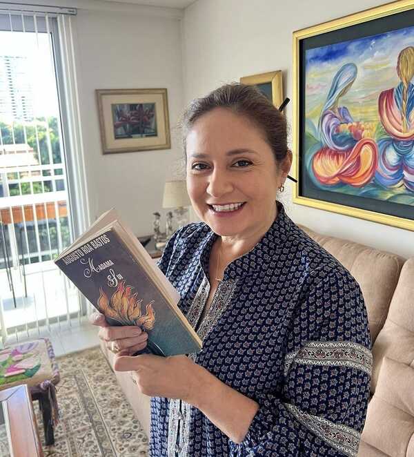 Emotiva y digna despedida de Lorena Segovia del MDP - PDS RADIO Y TV