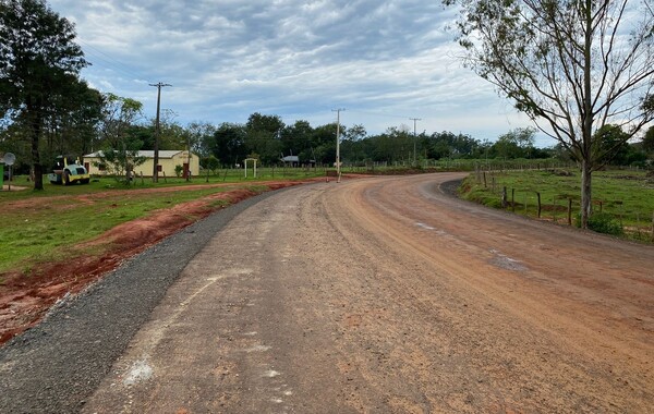 Obras viales en ejecución beneficiarán a pobladores de Guairá y Caazapá - .::Agencia IP::.