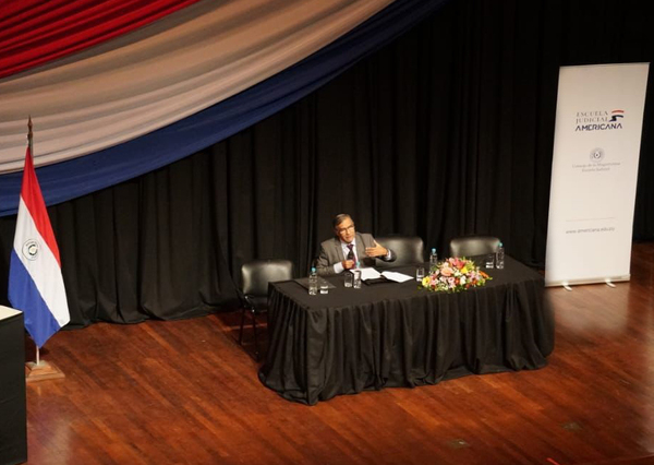 Ministro Ramírez Candia disertó en apertura de Diplomado en Derecho Multifuero