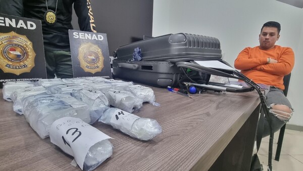 Cae un joven "mula" que pretendía llevar cocaína a España